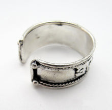 Load image into Gallery viewer, Om Mani Padme Hum Man&#39;s Adjustable Ring Hand-Made White-Brass Ring