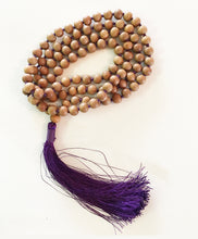 Load image into Gallery viewer, Sandalwood 8mm Knotted Mala with Purple Tassel