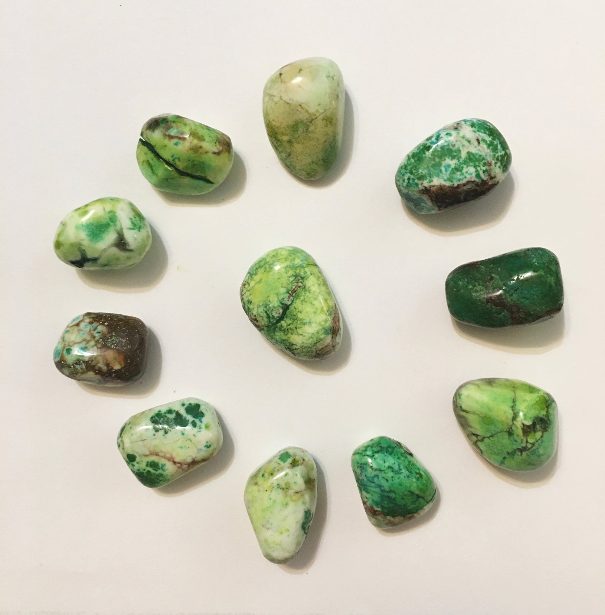 Minerals Dark Green Stone With White Veins Light Green Stone With