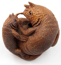 Load image into Gallery viewer, Chameleon Mom and Baby Boxwood Netsuke Bead