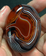 Load image into Gallery viewer, Banded Agate Gallet with amazing patterning