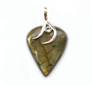 Labradorite Pendant in Gold-Green with Blue Topaz