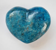 Load image into Gallery viewer, Apatite Puffy Heart 1 inch wide
