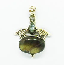 Load image into Gallery viewer, Labradorite Pendant with Blue Topaz