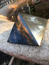 Load image into Gallery viewer, Shungite Pyramid 2.5 inch base